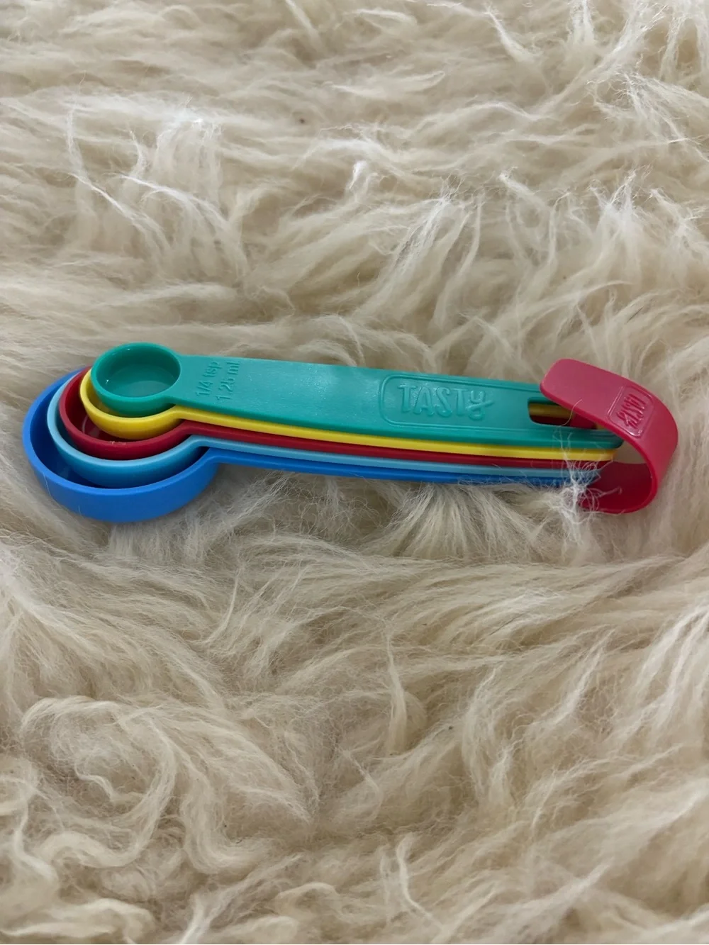 NWT Multi-Color Measuring Cups, Spoons & Spatula Set